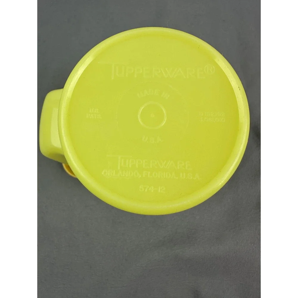 Tupperware creamer with‎ flip top, yellow